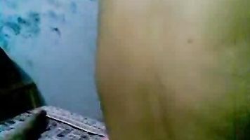 भाभी उसके स्तन फिल्मों को मापने.