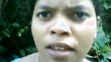 सींग का बना हुआ सेक्स एक दूसरे के धड़कते जननांगों को खिलाता है