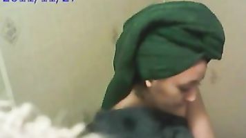 मिठाई भारतीय पत्नी दर्ज की गई शॉवर लेने में होटल के कमरे पर छिपे हुए कैमरे द्वारा तय रूम सर्विस.