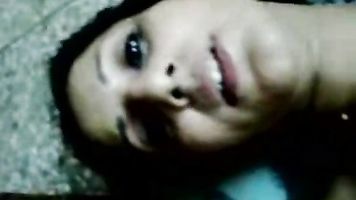 लाहोरी रैंड होटल के कमरे में अपने ग्राहक के साथ उसे चूसने और गहरी पैठ पाने के लिए उसके पैरों को खोलता है । 