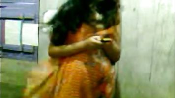 भारतीय लड़की शॉवर में-फिल्में. video2porn2