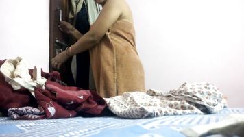 देसी घर का बना सेक्स जोड़ी एक दूसरे इच्छाओं.
