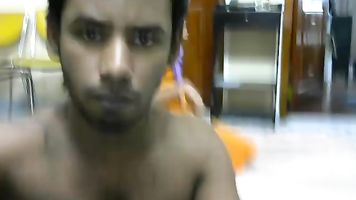 इस हॉट और सेक्सी युवा पत्नी रिज़ना को कैम पर देखें और आपको दिखाएं कि उसे क्या पेशकश करनी है ।  video2porn2