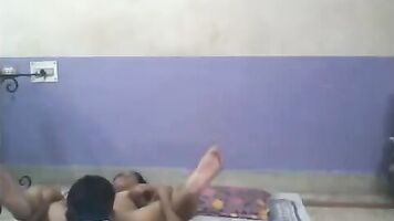 शौकिया युगल फर्श पर सेक्स-फिल्में. video2porn2