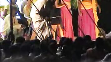 मैं चाहता हूँ कि जीभ घंटे के लिए उसे गधा और बिल्ली बकवास