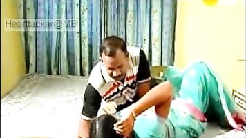 और अब जिस क्षण आप सभी का इंतजार कर रहे हैं: सनी एक आदमी करता है