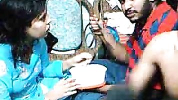 परिपक्व युगल भोपाल के एक सेक्स में उनके बेडरूम