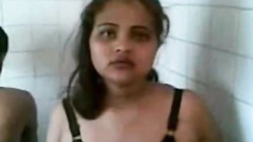 लौहो परिपक्व हीरा मंडी युगल अपने कमरे में समूह सेक्स का आनंद ले रहे हैं । 