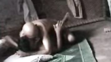 पुराने पठान पुरुषों अभी भी सेक्स के लिए भूख लगी है उसकी पुरानी पत्नी.