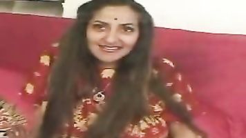 मेरी बहन को काटने के लिए नीचे शीर्ष कवर पर जब वह आया के रूप में मैं उसे