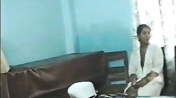 भारतीयों और पाकिस्तानियों को कारों में सेक्स करना पसंद है, इसकी प्रकृति में