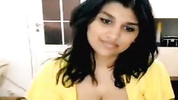 अपनी नई श्रृंखला में प्रसिद्ध कैम लड़की नंदिनी 2.