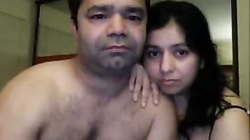 उसकी तरह हो रही है कुछ लंड के साथ खेलने के लिएवह एक समूह से प्यार है