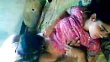 उसके बुर्का और सह पर रगड़ना चाहते हैं, और उसके रेशमी ब्राका पर पेशाब करना चाहते हैं