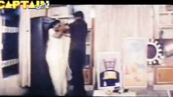 खैर, उस खूबसूरत चेहरे के साथ, वह कई मोटे लोगों का प्रबंधन कर सकती है