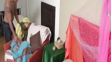 असली भारतीय गृहिणियों.