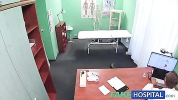 डॉक्टर की जाँच प्यारा गर्म सेक्सी रोगी