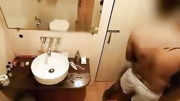 देसी सुंदर जोड़ी बनाने के बाहर कमरे में स्नान.