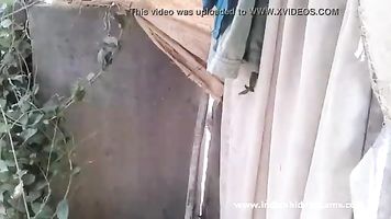 सेक्सी तमिल दाई नग्न आउटडोर स्नान - IndianHiddenCams.com