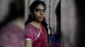 Tami लड़की स्नान