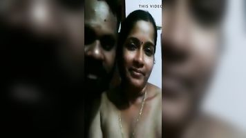 प्यारा तमिल तमिल भारतीय जोड़ों खुद को दिखाने से पहले कैम