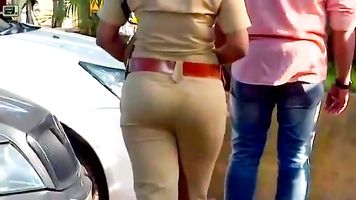 सुंदर भारतीय धारावाहिक अभिनेत्री बट