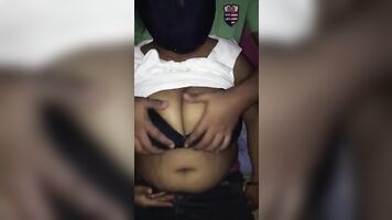 बड़े स्तन चाची निचोड़ा अच्छी तरह से