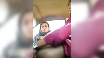 तमिल पत्नी भाभी निर्दोष ड्राइवर लुंड चुस चुडैई को धोखा दे रही है