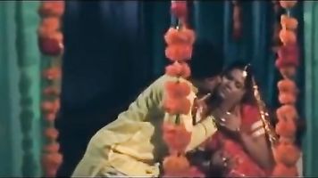 सेक्सी शादी की रात भाइयों के साथ गृहिणी