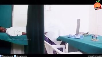 रोगी रोमांस के साथ सेक्सी लेडी डॉक्टर