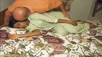 असली देसी त्रिगुट