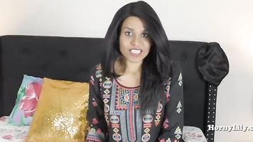 सींग का बना हुआ लिली छोटे लंड अपमान