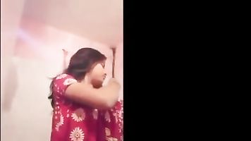 फिल्म-20180724-पीवी0001-सलेम (यह) भारतीय 21 साल पुराने अविवाहित सुंदर और गर्म कॉलेज लड़की उसके स्तन दिखा रहा है और यह रिकॉर्डिंग में मोबाइल फोन सेक्स अश्लील फिल्म