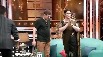 सुंदर और सुंदर अभिनेत्री गीता चाची साइड शो