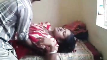 तमिल चाची चुपके से चाचा द्वारा गड़बड़ चाची मजबूर