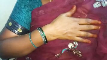 भारतीय चाची तेलुगु चाची कन्नड़ चाची मलयालम चाची केरल चाची हिंदी भाभी सींग का बना हुआ भारतीय उत्तर नडियन दक्षिण तमिल सींग का बना हुआ वनिता पहने हुए साड़ी गांव स्कूल शिक्षक और मुंडा योनि प्रेस मुश्किल स्तन प्रेस चुटकी मलाई योनी