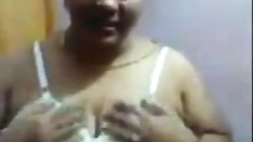 चाची के साथ योंग लड़का