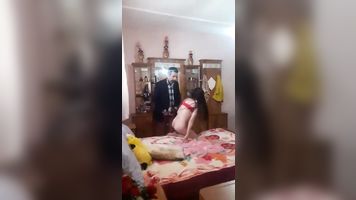 एक लड़की गड़बड़ गोली मार छिपे हुए कैमरे द्वारा