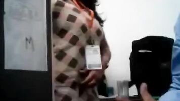 यह देसी लड़की एमएमएस छिपा उँगलियों