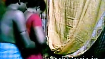 देसी नौकरानी - FreshMusic.in