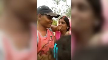 भाभी चुंबन क्लिप