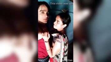 तमिल भाभी स्तन के साथ देवर (DesiSip.Com)