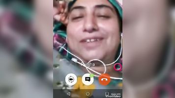 भारतीय चाची उसके स्तन दिखा