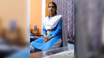 स्कूल गर्ल की छोटी चूची मसलने में बड़ा मजा आया