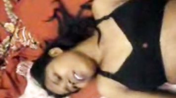 देसी जोड़ी का आनंद ले रहे