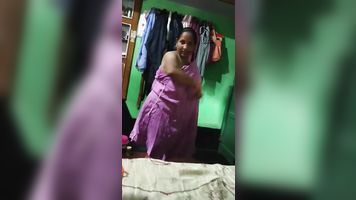 देसी चाची ड्रेसिंग 3