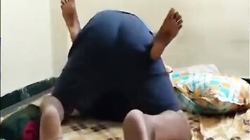 भारतीय स्कूल लड़का उसकी छोटी बहन