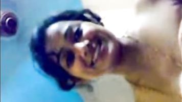 गर्म तमिल किशोर उसके प्रेमी के साथ मज़ा