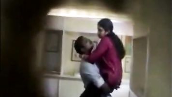 सींग का बना हुआ भारतीय प्रेमियों के कार्यालय में मज़ा आ रहा पकड़ा