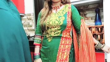 तमिल पंजाबी भाभी सेक्सी स्पष्ट हिंदी आवाज के साथ व्यभिचारी पति पति द्वारा गड़बड़